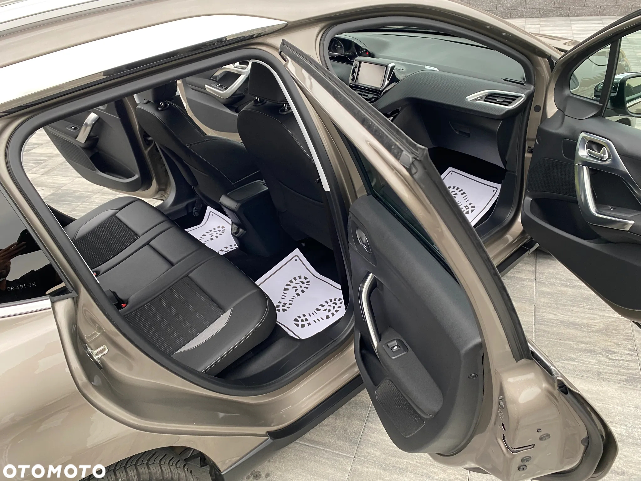 Peugeot 2008 1.2 Pure Tech Allure S&S - 24