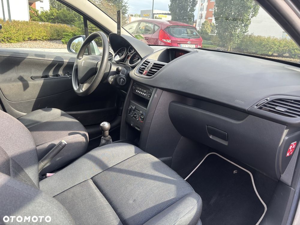 Peugeot 207 - 6