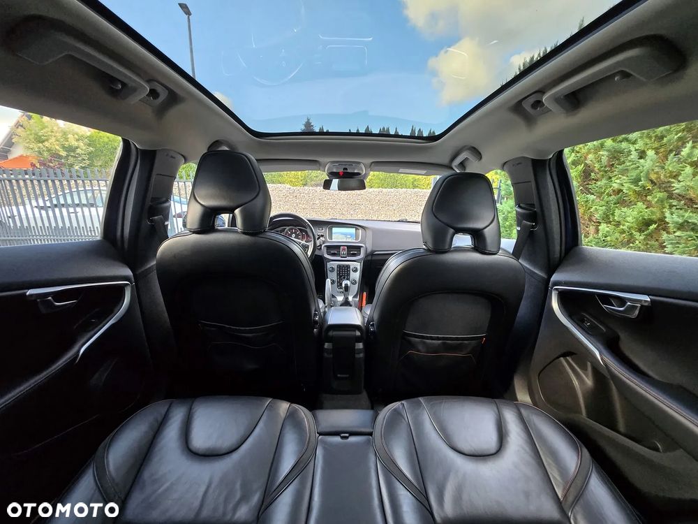 Volvo V40 D4 Drive-E Ocean Race - 11
