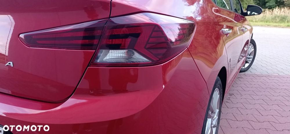 Hyundai Elantra 1.6 Comfort - 11