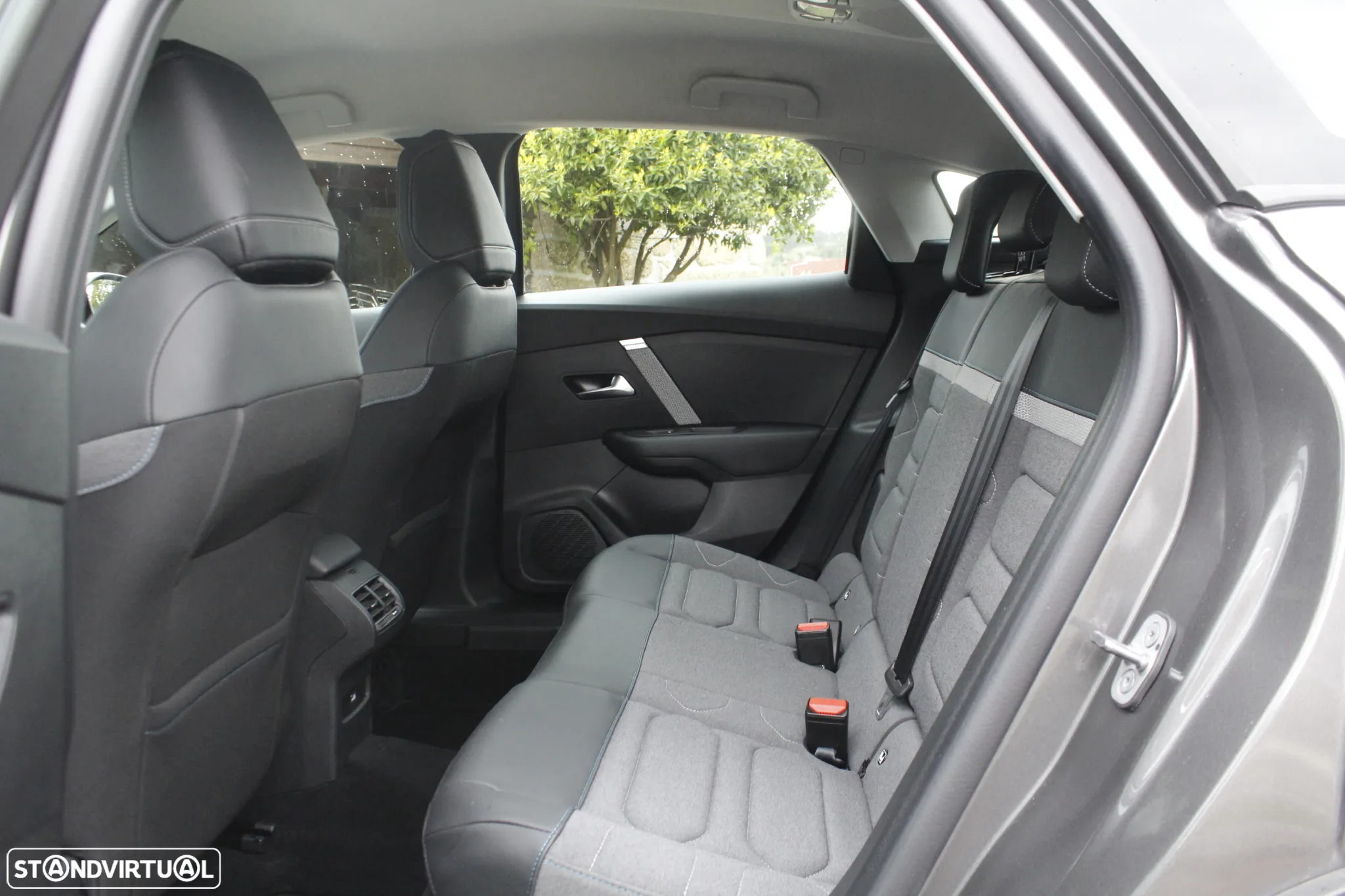 Citroën C4 BlueHDi 130 Stop&Start EAT8 SHINE - 26