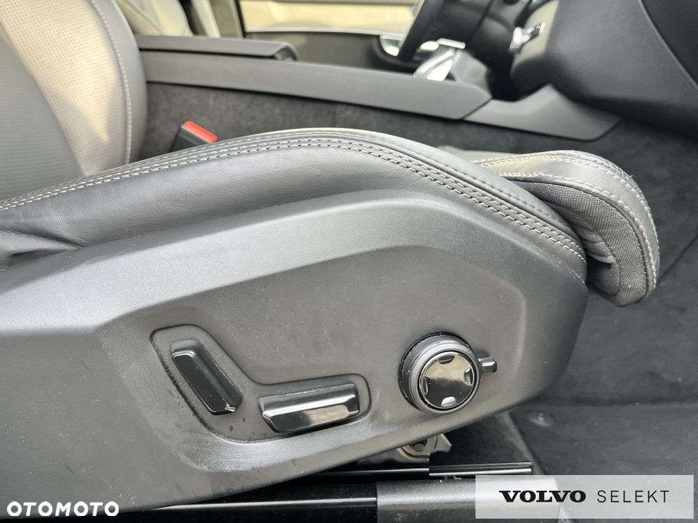 Volvo XC 90 - 35