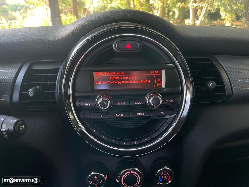 MINI 5 Portas Cooper D Aut. - 16