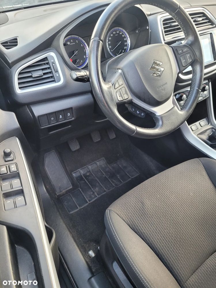Suzuki SX4 S-Cross 1.4 T Premium - 4