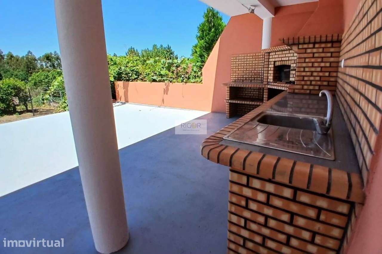 Moradia térrea de 4 frentes inserida em terreno de 1020m2 - Grande imagem: 4/30