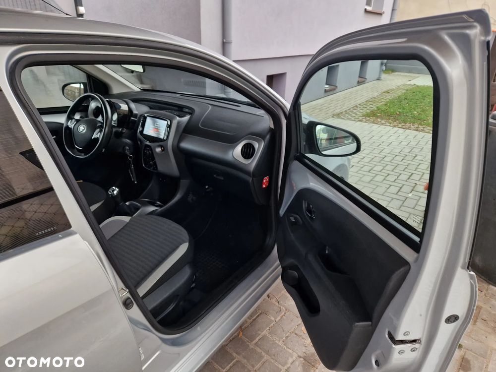 Toyota Aygo x-JBL - 22
