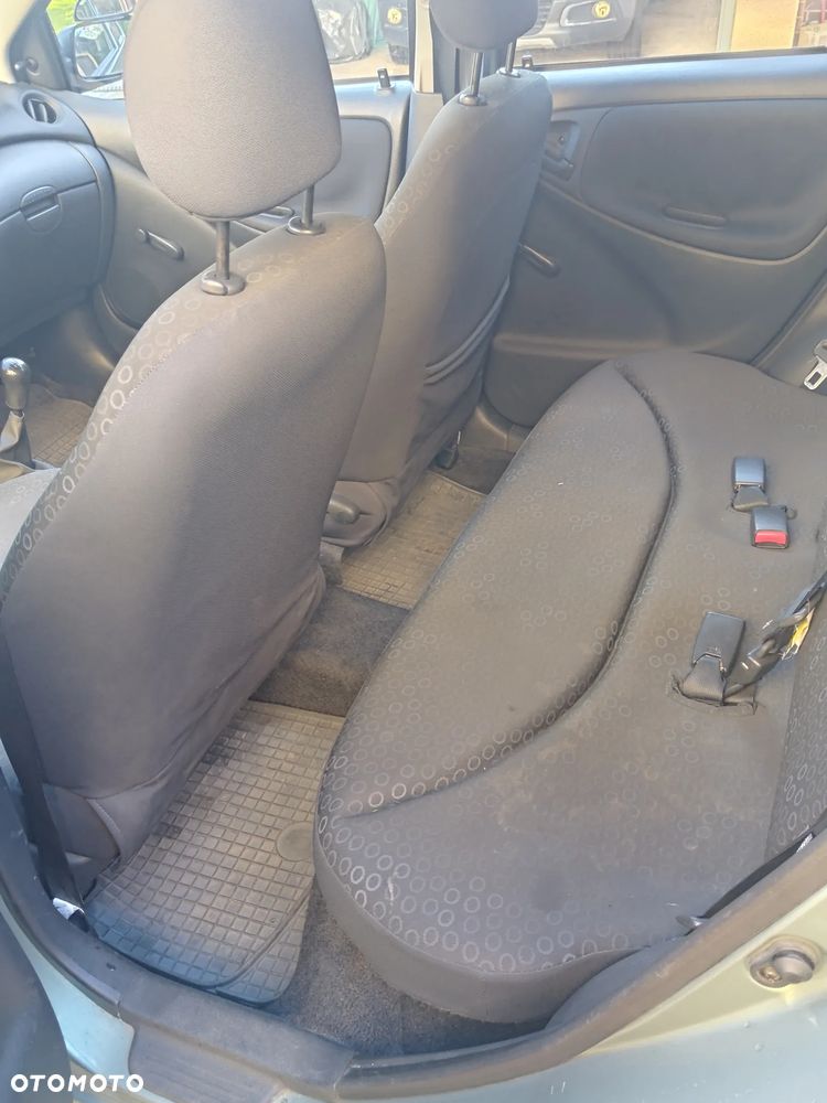 Toyota Yaris 1.0 Base - 8