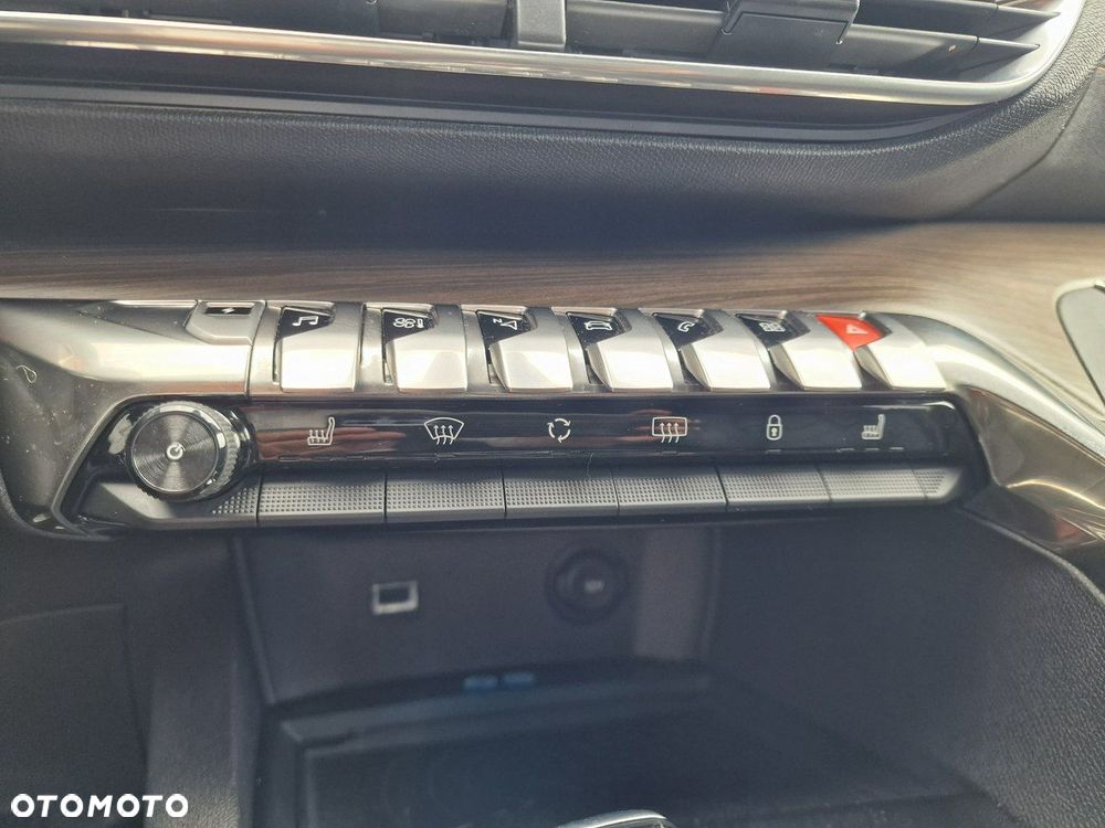 Peugeot 3008 1.6 PureTech HYbrid GT S&S EAT8 - 33