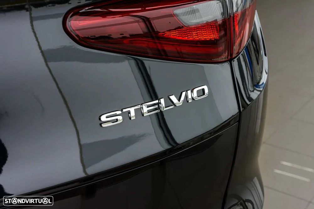 Alfa Romeo Stelvio - 7