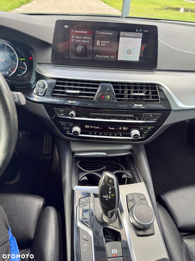 BMW Seria 5 520d M Sport - 27