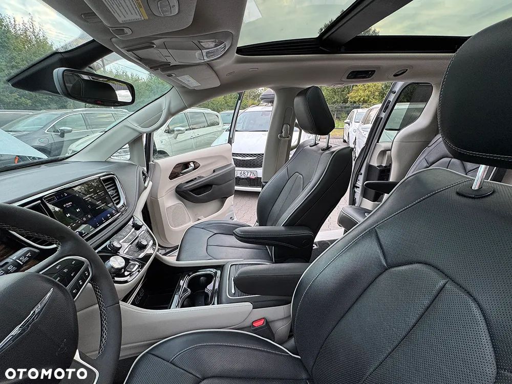 Chrysler Pacifica - 26