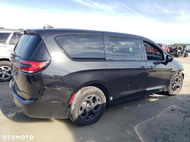 Chrysler Pacifica - 15