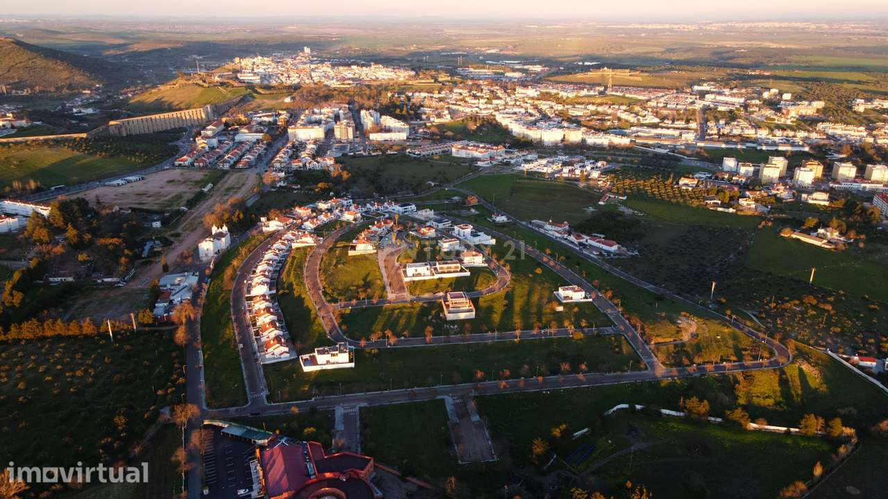 Lote 450m2 para construção de moradia isolada dois pisos e cave em zon - Grande imagem: 4/11