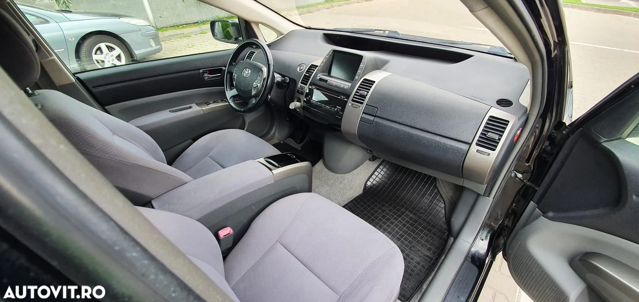 Toyota Prius (Hybrid) Sol - 7