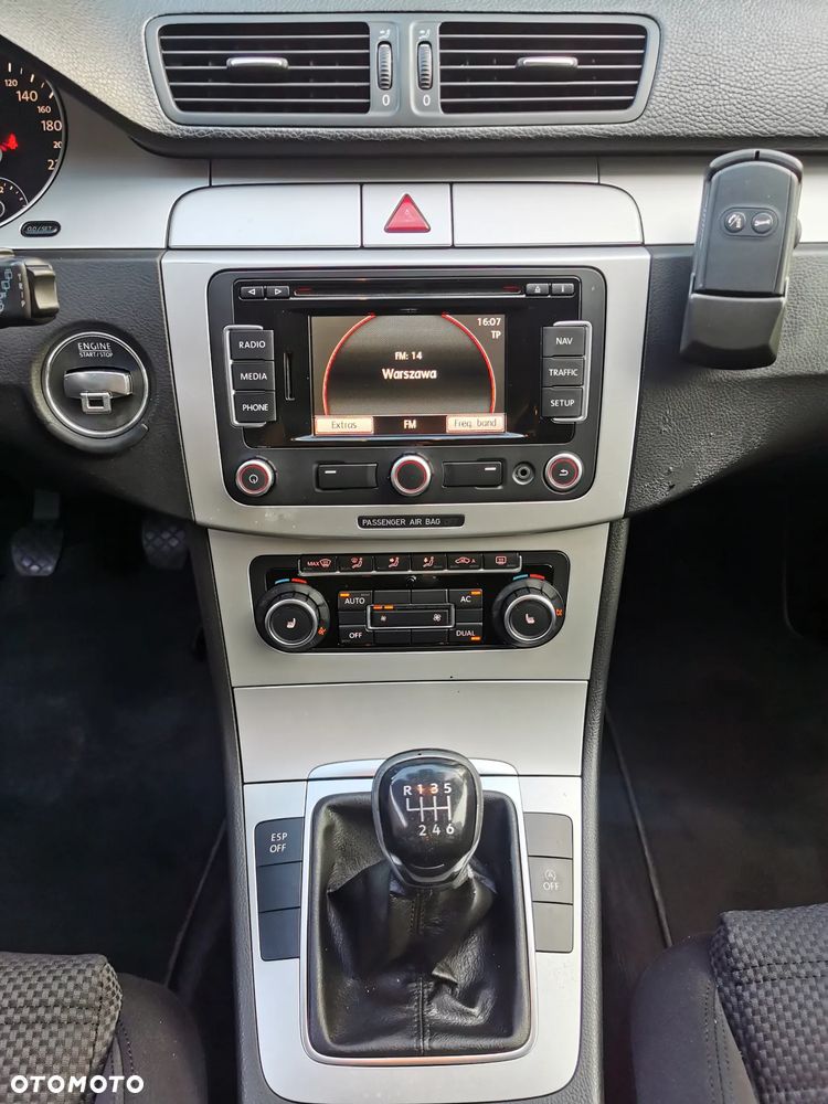 Volkswagen Passat 2.0 TDI Highline - 17