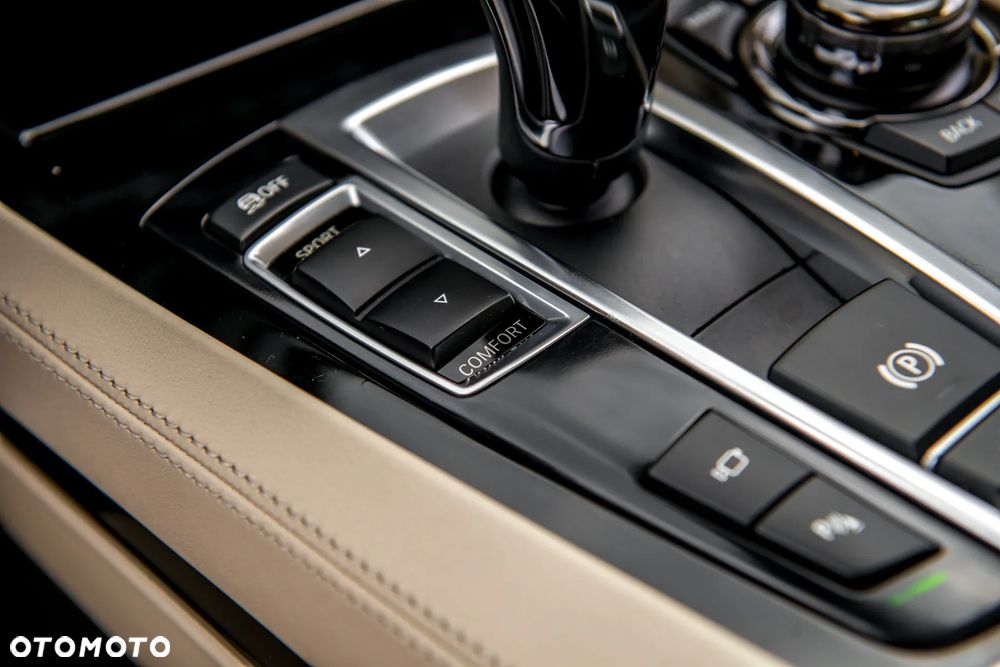 BMW Seria 7 760i - 31
