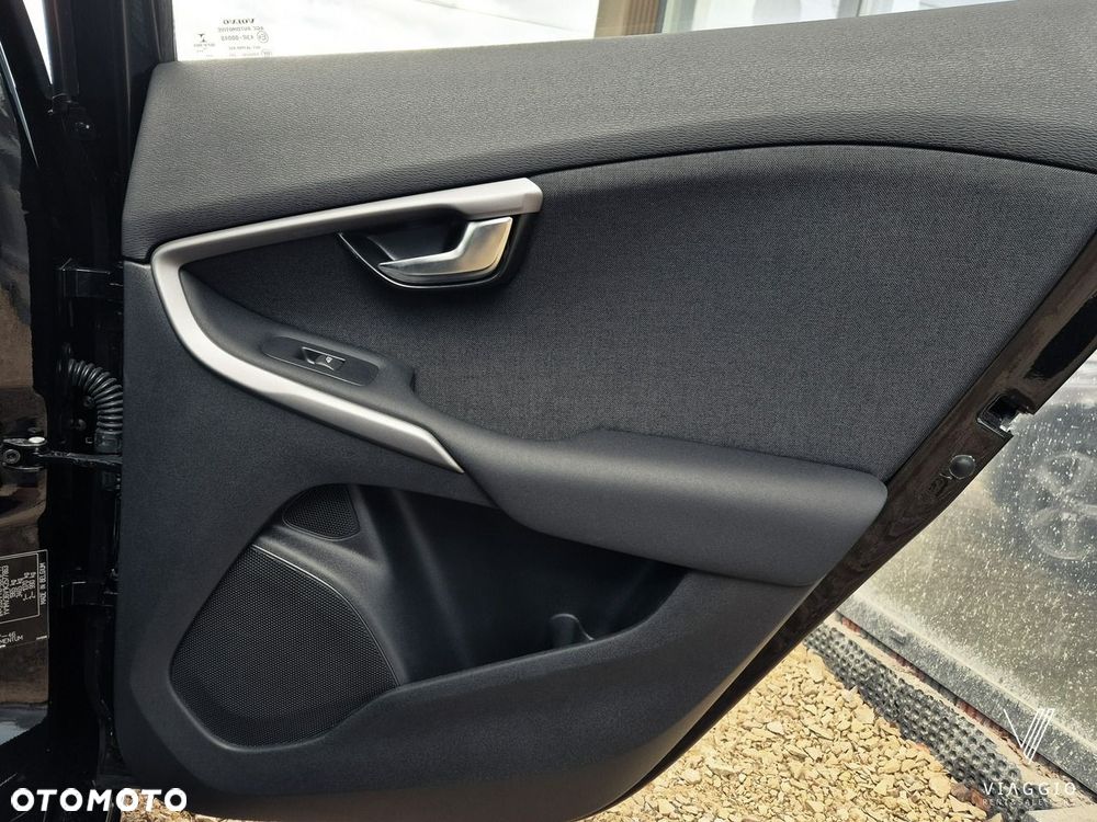 Volvo V40 T2 Momentum - 21