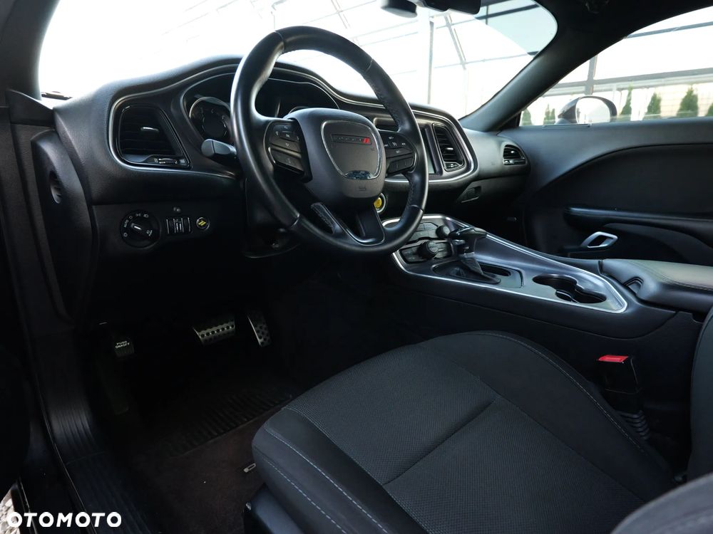 Dodge Challenger - 9
