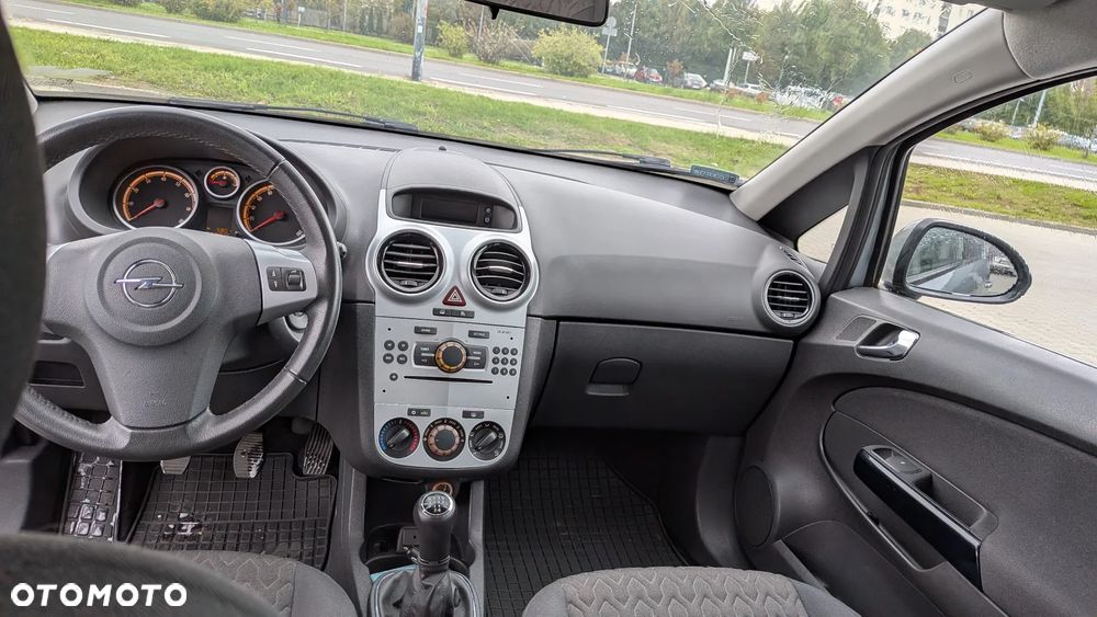 Opel Corsa 1.4 16V Cosmo - 10