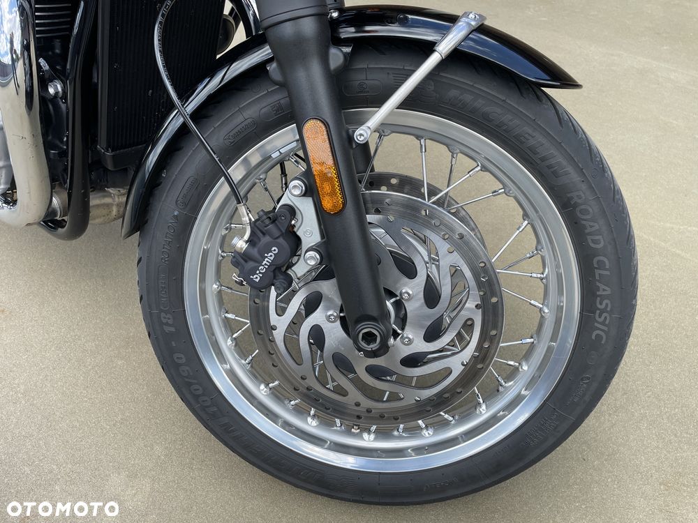 Triumph Bonneville - 12