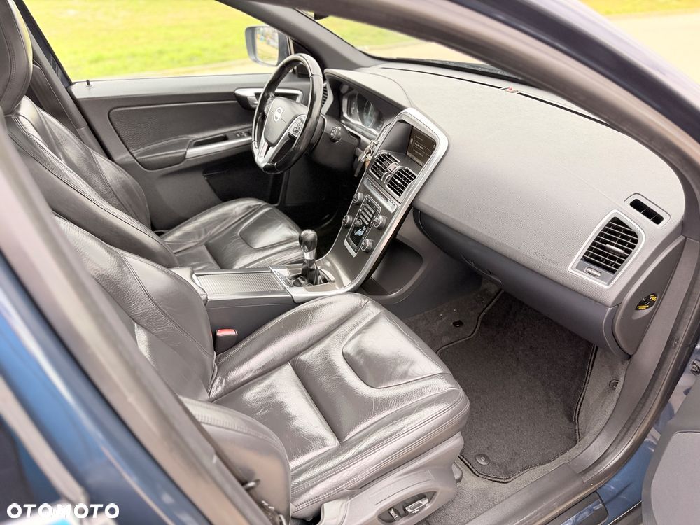 Volvo XC 60 D3 Momentum - 24