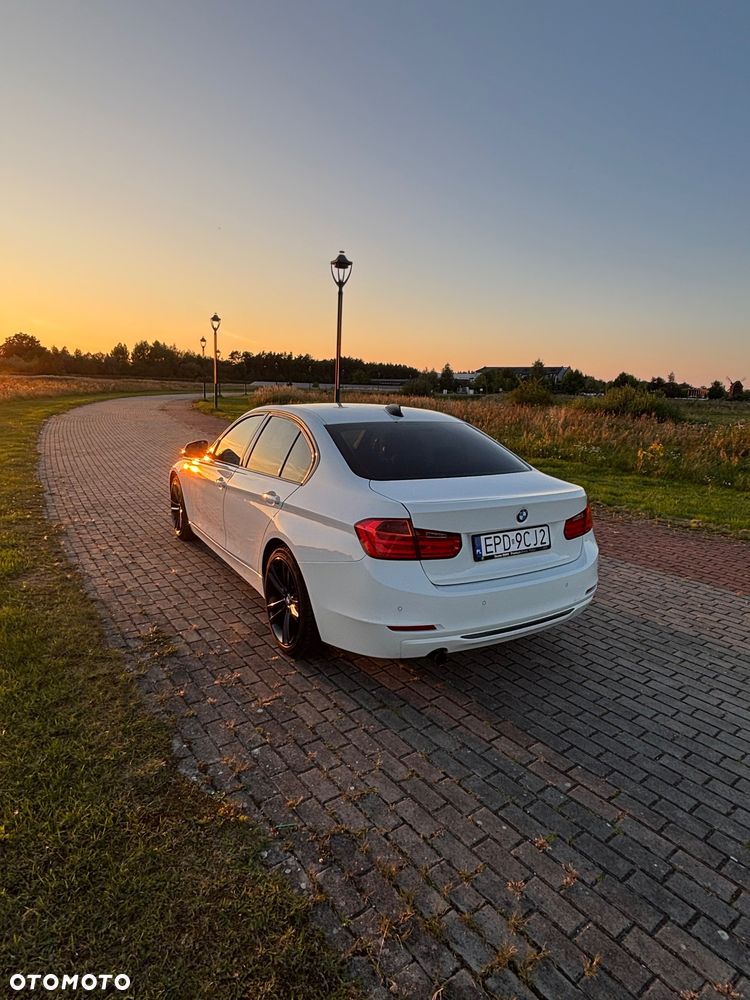 BMW Seria 3 320d Sport Line - 13