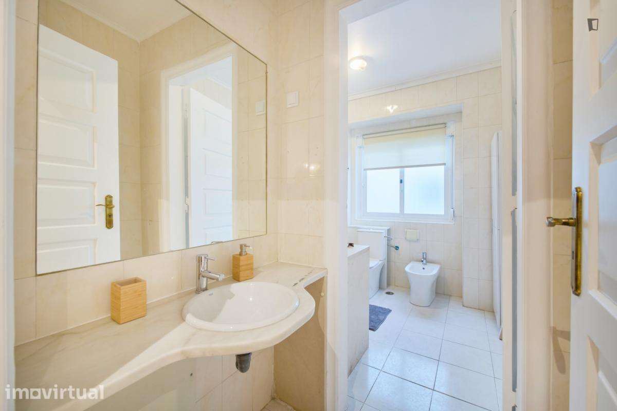 Quarto - localizado em Entrecampos Lisbon - Grande imagem: 4/48