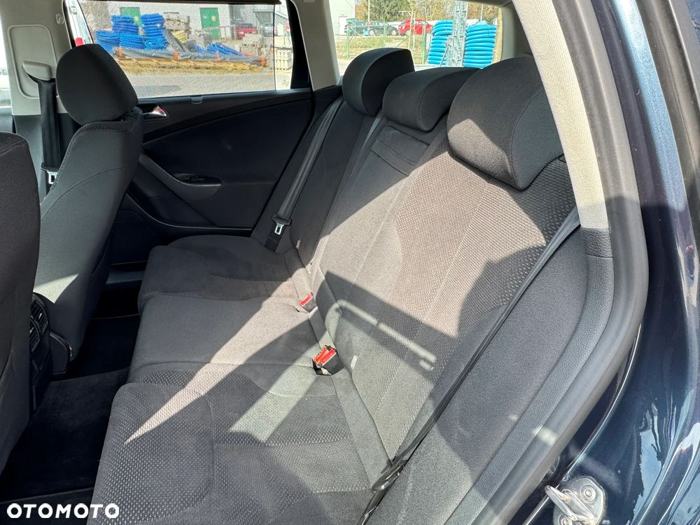 Volkswagen Passat 2.0 TDI Comfortline - 11