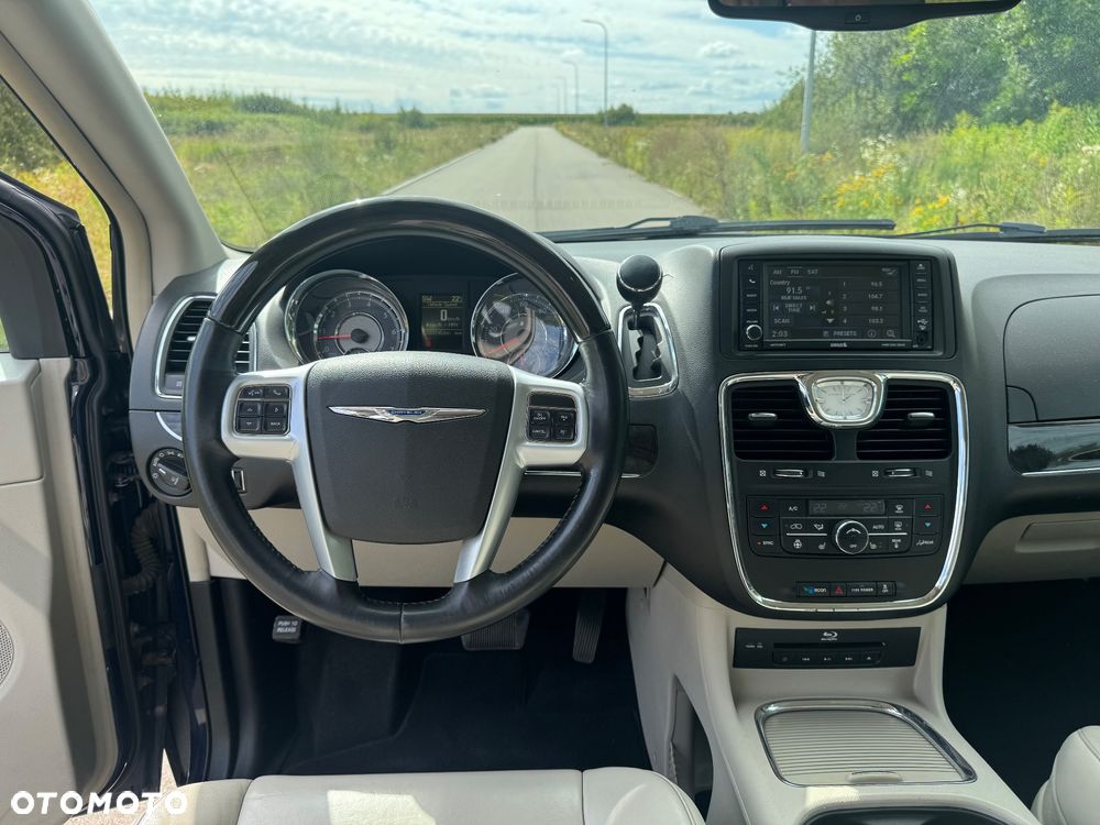 Chrysler Town & Country 3.6 Limited - 8