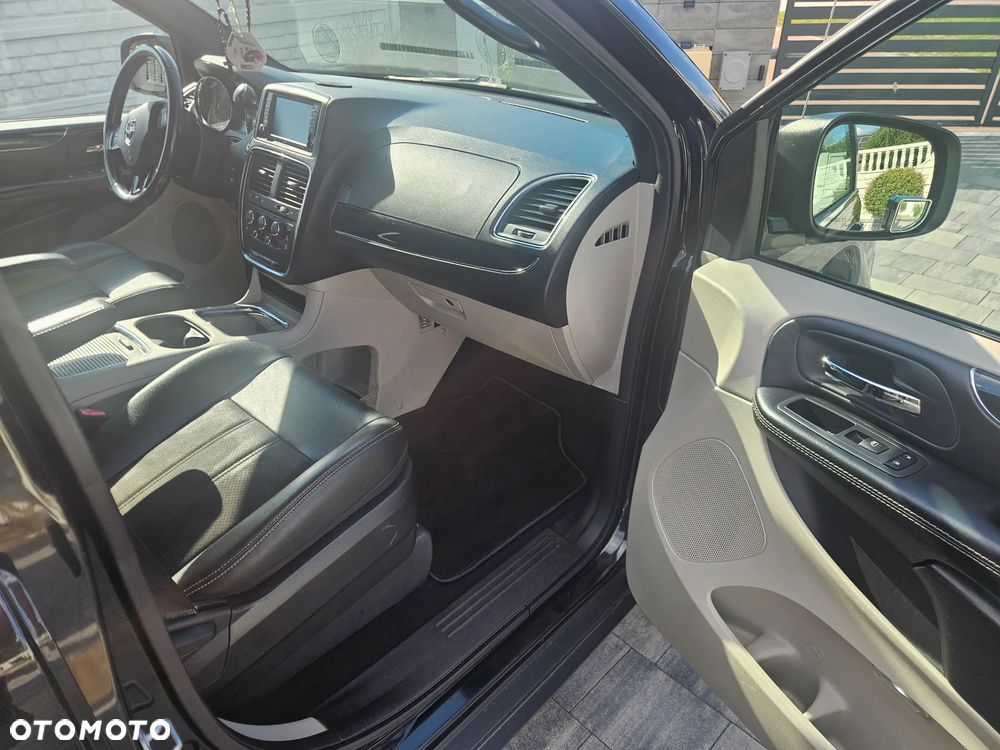 Dodge Grand Caravan 3.6 R/T - 14