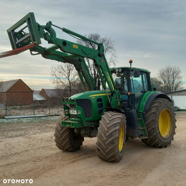 John Deere 7530