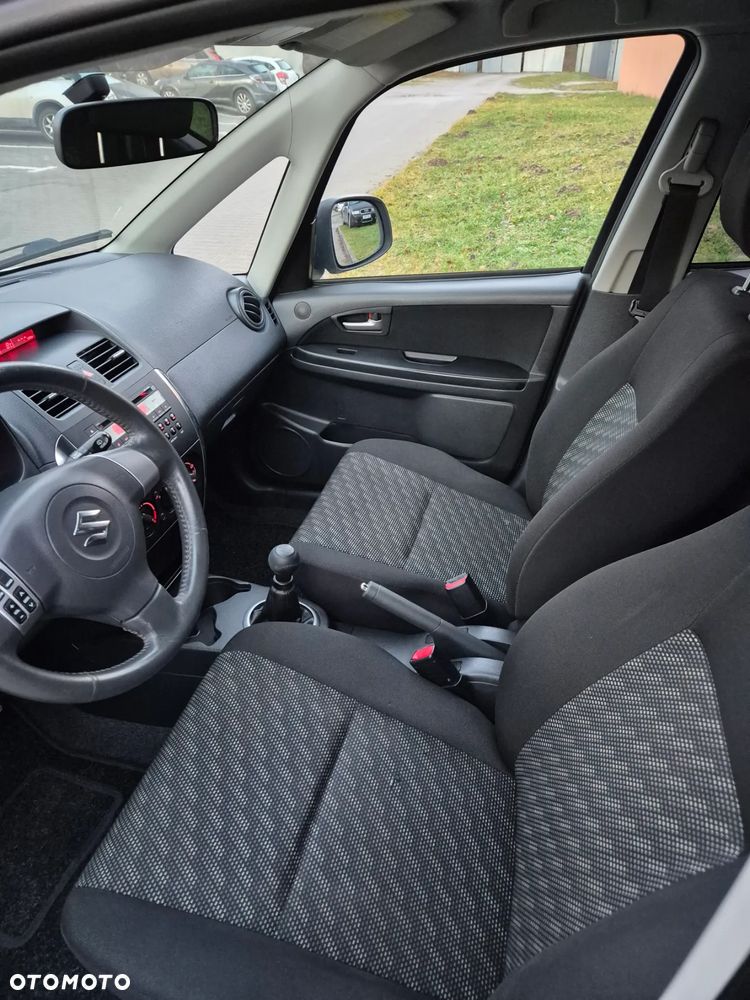 Suzuki SX4 - 10