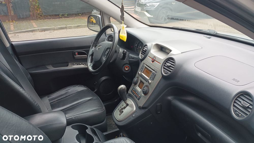 Kia Carens - 8