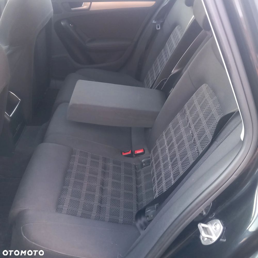 Audi A4 Avant 2.0 TDI DPF Ambiente - 12