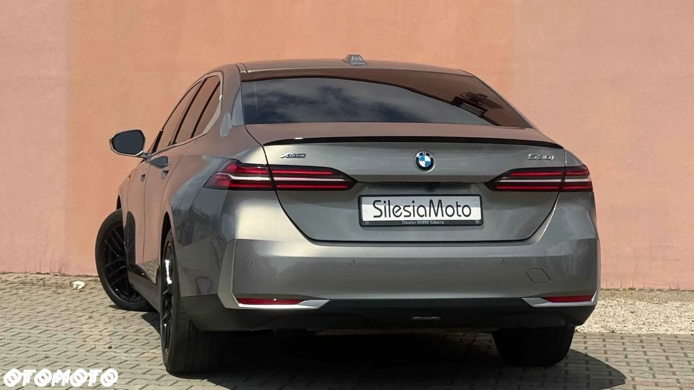 BMW Seria 5 530i xDrive Luxury Line sport - 4