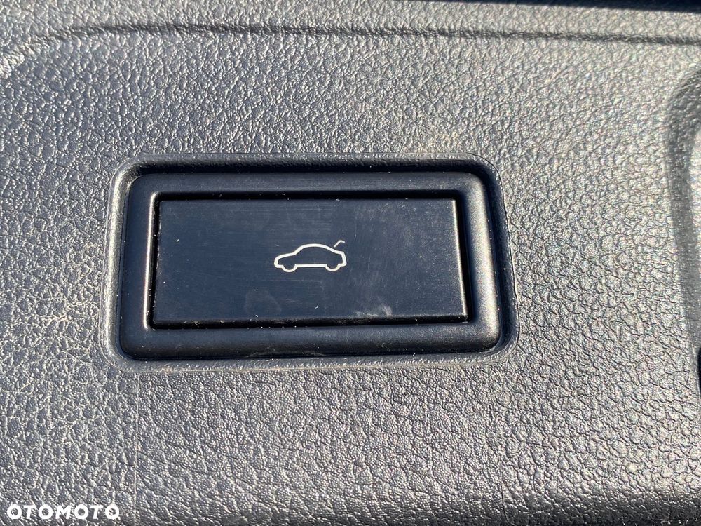 Volkswagen Passat - 25