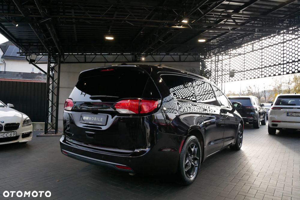 Chrysler Pacifica - 3