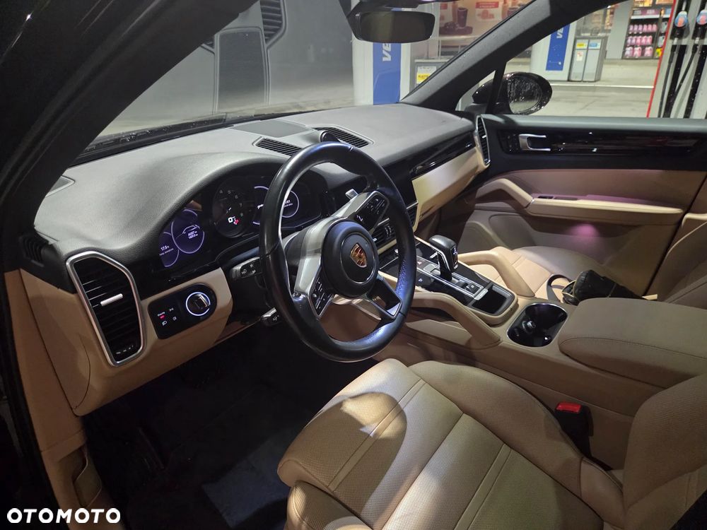 Porsche Cayenne Platinum Edition - 17