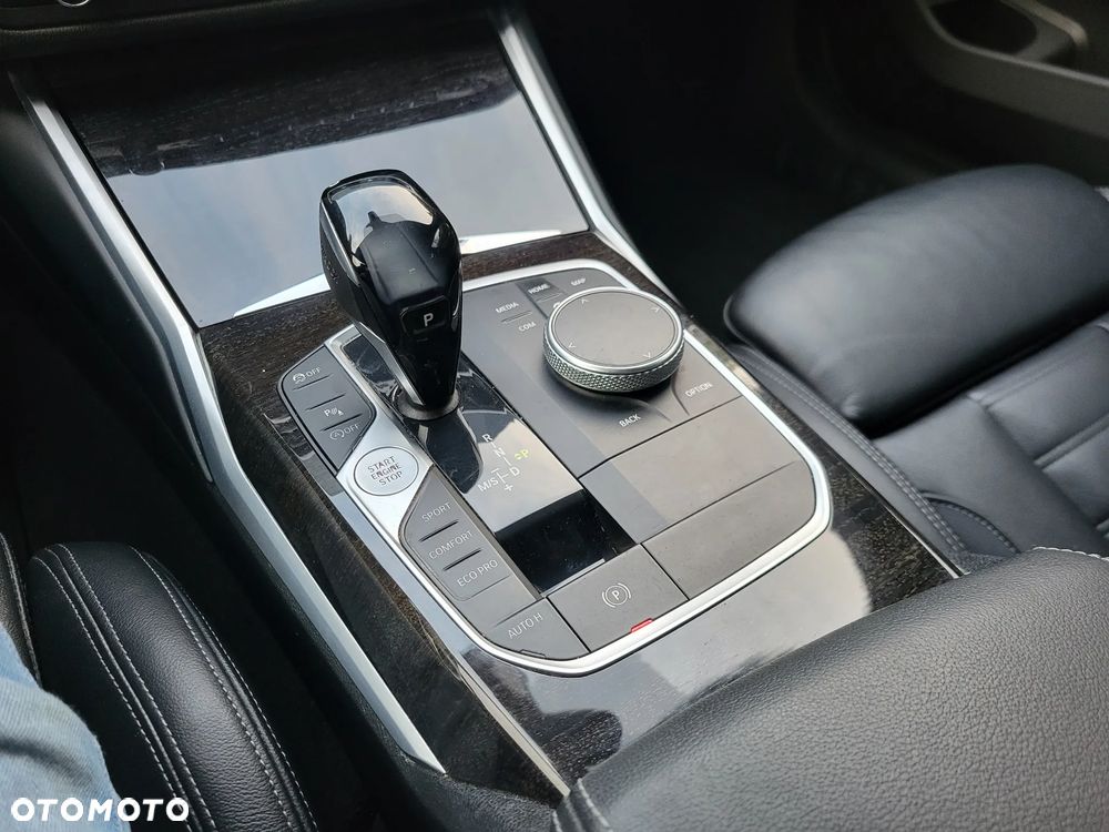 BMW Seria 3 330i Sport Line - 29