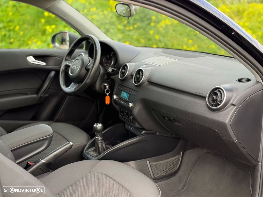 Audi A1 1.6 TDI Admired - 14