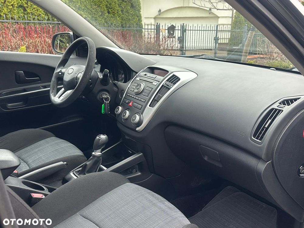 Kia Ceed 1.6 CRDi 90 Vision - 10