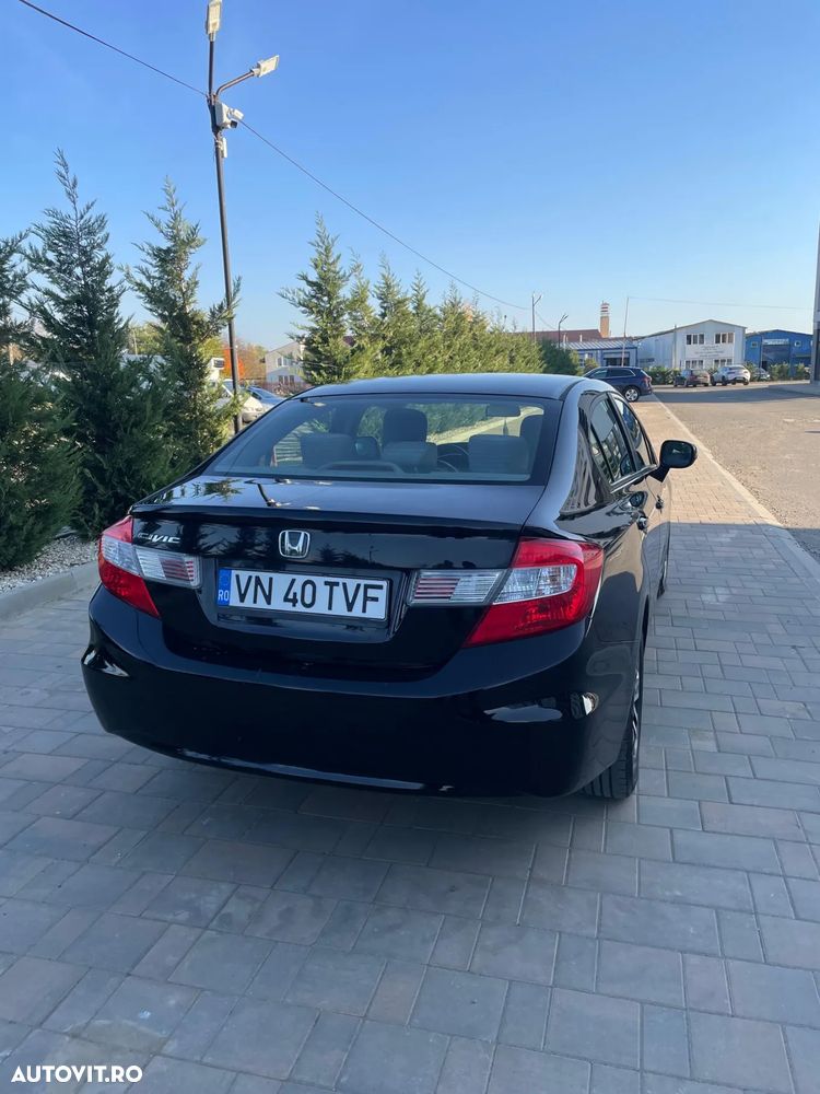 Honda Civic 1.8 MT ES - 2