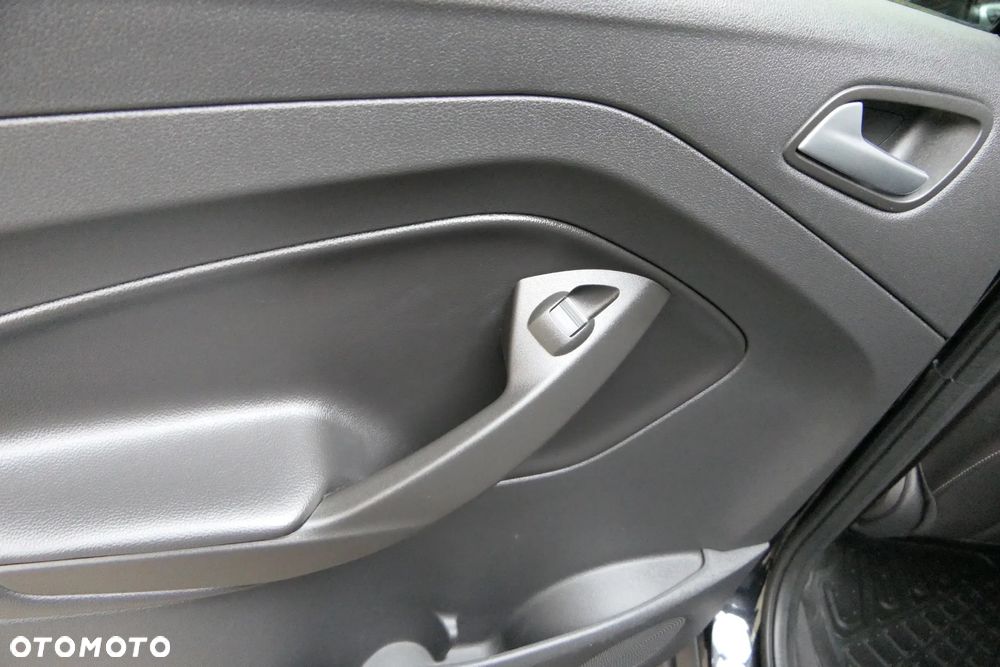 Ford Kuga 2.0 TDCi 2x4 Titanium - 22