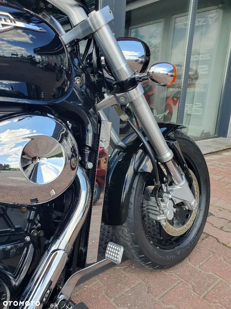 Suzuki Intruder - 35