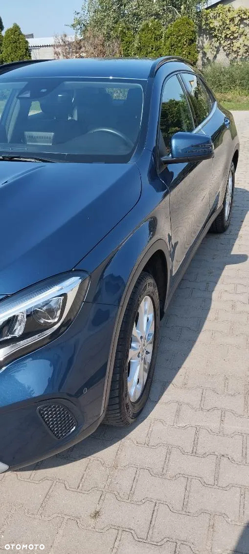 Mercedes-Benz GLA - 13