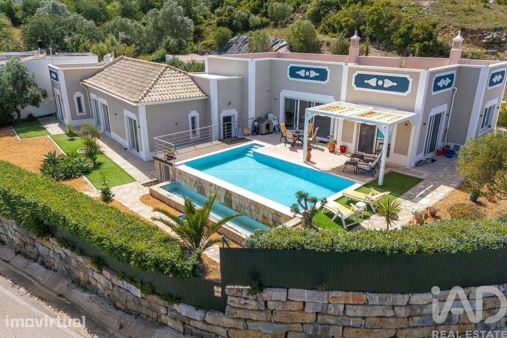 Casa / Villa T3 em Santa Bárbara de Nexe - Grande imagem: 2/37
