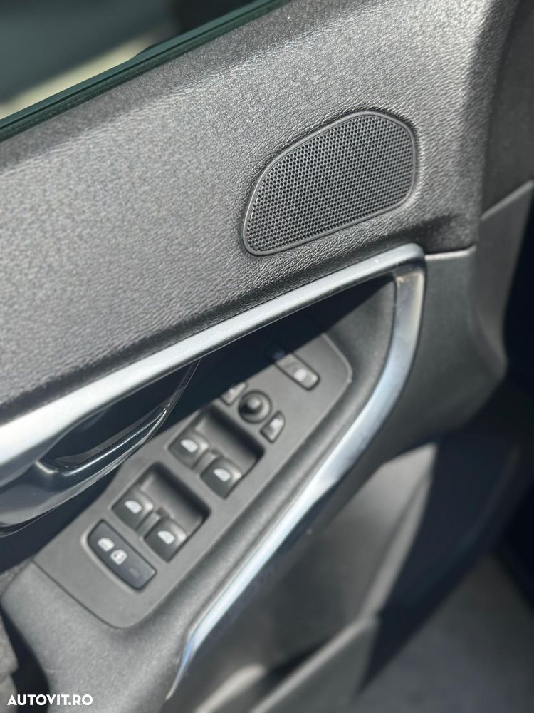 Volvo V40 T2 Momentum - 11