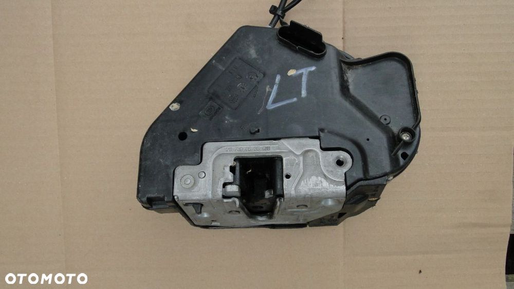 MERCEDES E-KLASA W211 SEDAN ZAMEK DRZWI LEWY TYŁ 02-09 EUROPA - 2