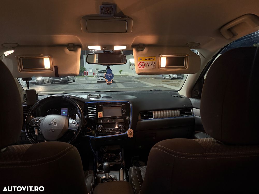 Mitsubishi Outlander - 10