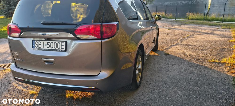 Chrysler Pacifica - 2